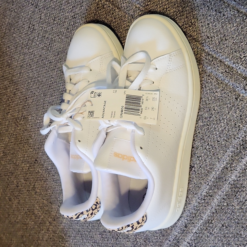 Adidas Advantage white Tennis Shoes, size 7